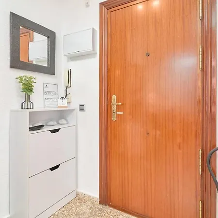 Piso Luminoso A Un Paso Del Mar En Нерха