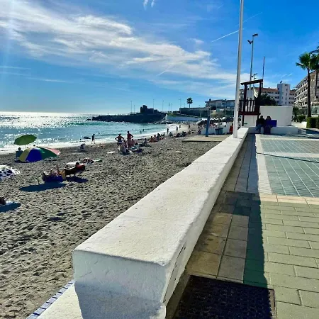 Piso Luminoso A Un Paso Del Mar En نيرخا