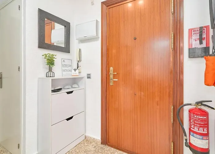 Piso Luminoso A Un Paso Del Mar En نيرخا